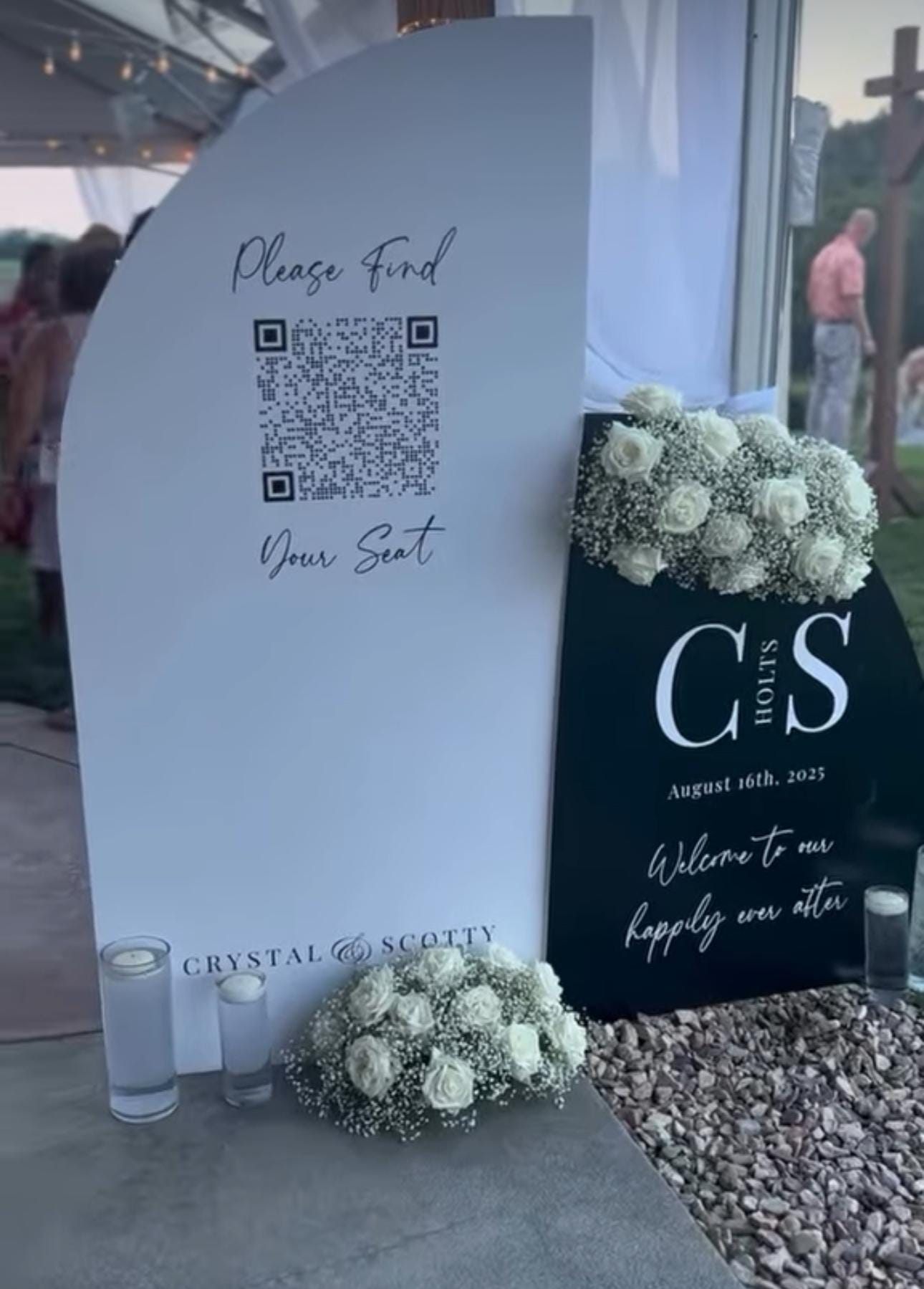 Modern Arch Wedding Seating Chart Sign | Custom QR Code